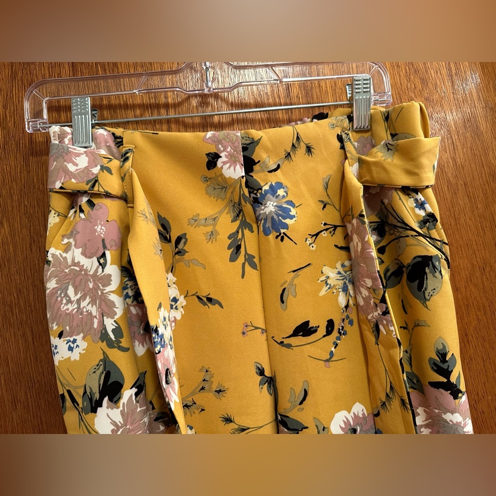Mustard floral pants size XS
